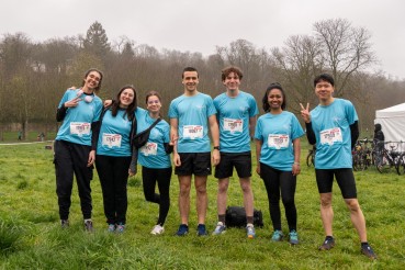 Equipe &eacute;tudiants portant le maillot de l'inalco